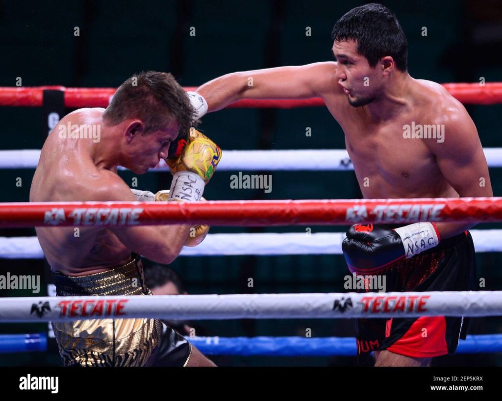 2-novembre-2019-las-vegas-nv-etats-unis-boite-meiirim-nursultanov-troncs-noir-rouge-et-cristian-olivas-tronc-noir-or-pendant-leur-combat-de-titre-wbc-et-usnbc-middlewhuit-a-m